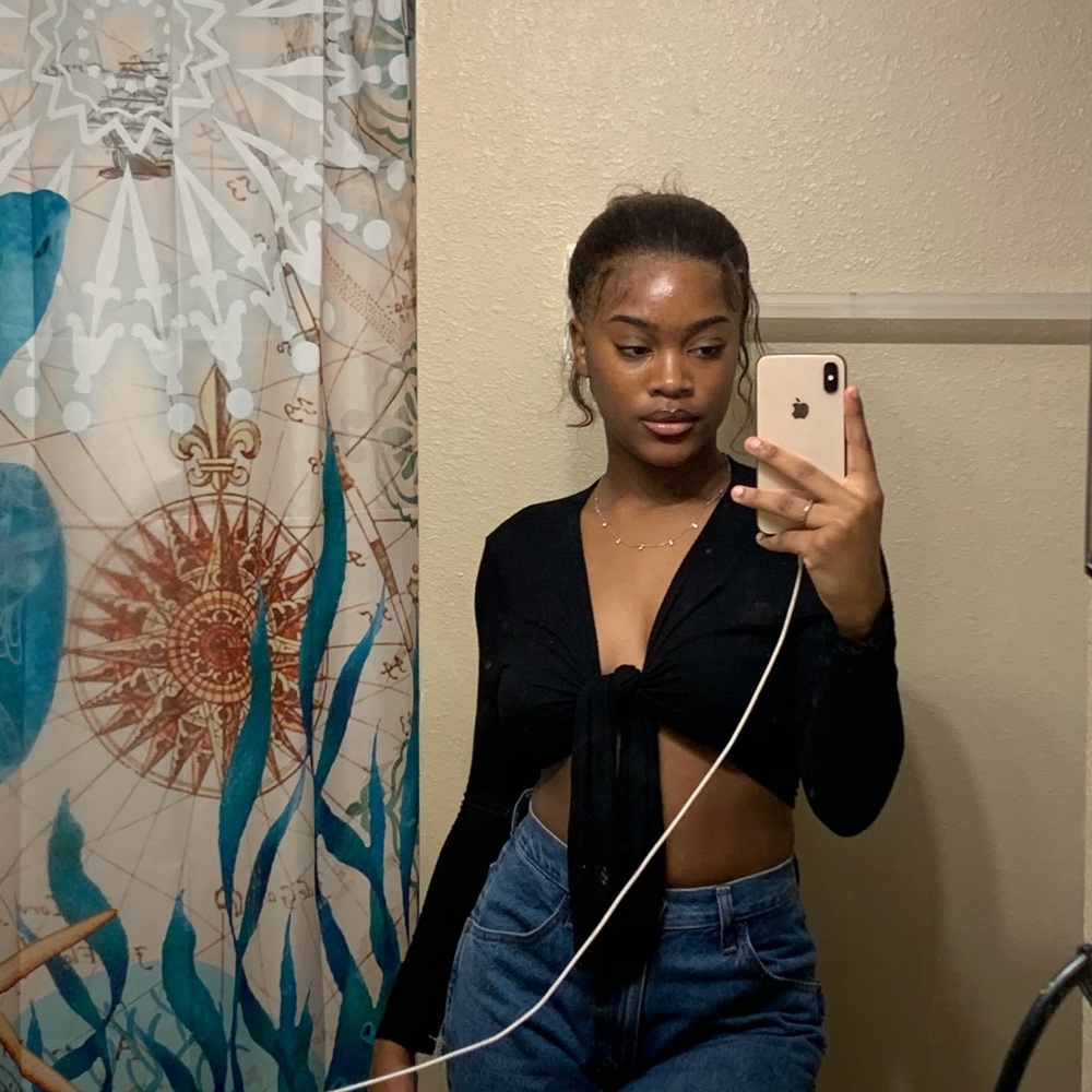 I’m selling the shirt. - Picture 4 of 4